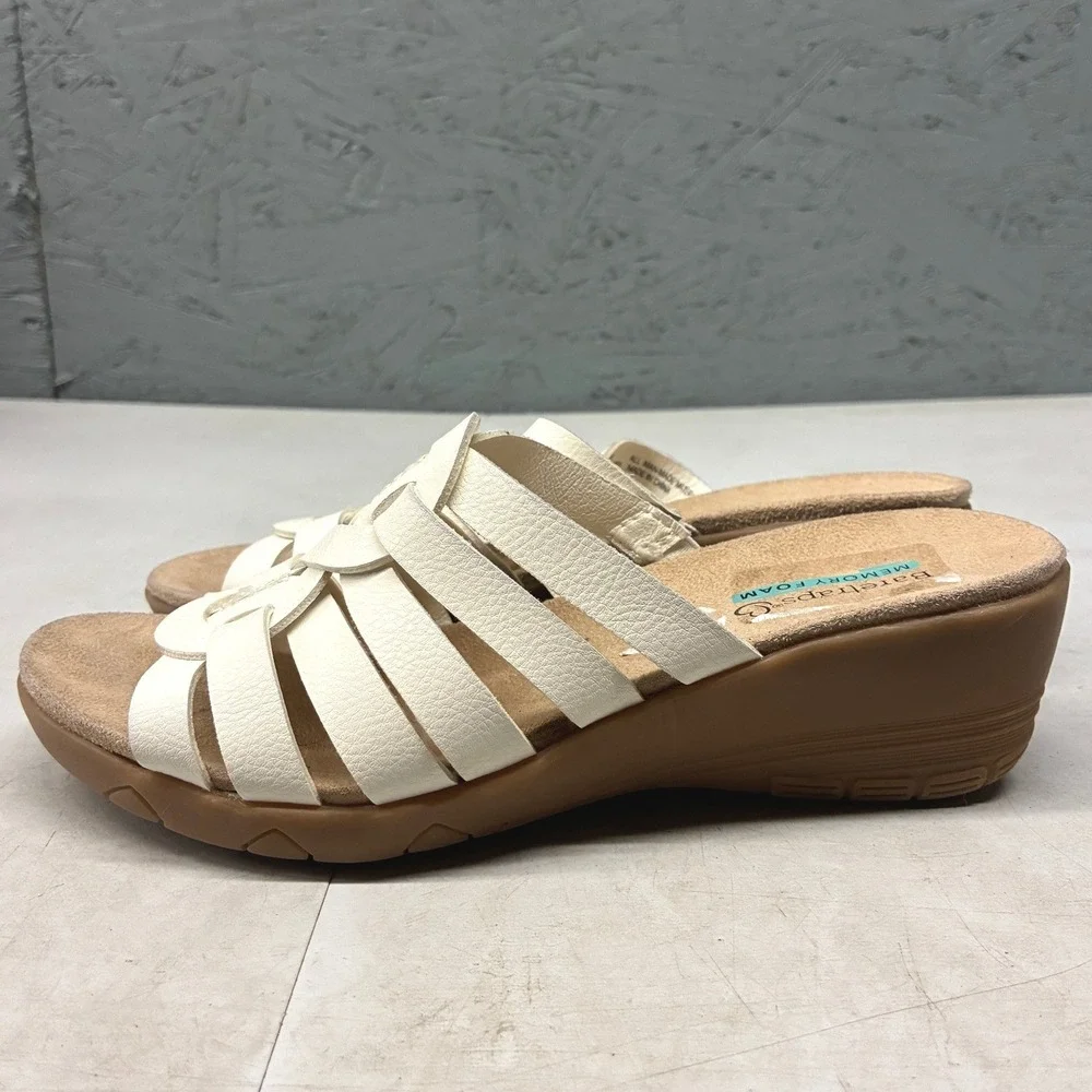 Baretraps Haddey Wedge Slide Sandals Womens 6 Cream White Memory Foam Comfort